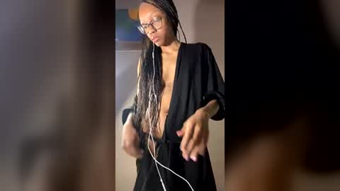 petitetingz online show from June 26, 6:40 am