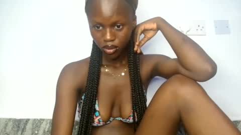 petitgirl88 online show from June 9, 10:49 am