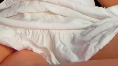 Snapshot of petitgirl_ chatting on February 7, 8:20 pm J A S S online show from February 7, 8:20 pm