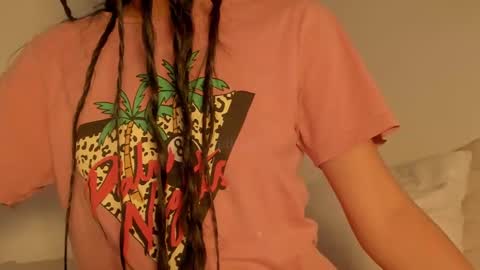 Snapshot of petitgirl_ chatting on March 1, 4:54 pm J A S S online show from March 1, 4:54 pm