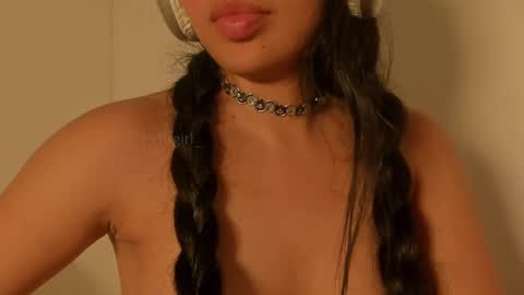 Snapshot of petitgirl_ chatting on March 8, 12:55 am J A S S online show from March 8, 12:55 am