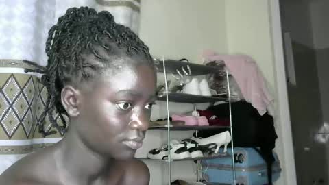 petitte_gyaal online show from November 13, 2:10 am