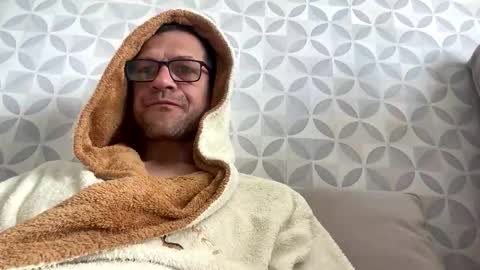 Snapshot of petrovichxxx81 chatting on May 22, 6:53 am petrovichxxx81 online show from May 22, 6:53 am