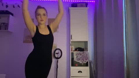 Snapshot of pettykyper chatting on October 16, 2:18 pm Katie online show from October 16, 2:18 pm