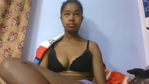 phania185885 online show from March 11, 5:35 am