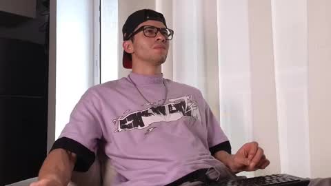 phantom_bigger1 online show from September 24, 1:03 pm