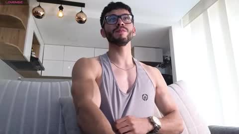 phantom_bigger1 online show from December 4, 2:04 pm