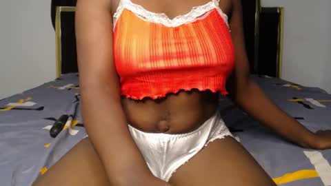 Snapshot of phat_pussylips chatting on June 11, 11:14 pm tatiana online show from June 11, 11:14 pm