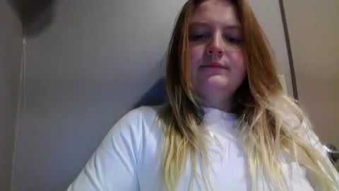 Snapshot of phatassblond chatting on December 8, 2:41 pm PhatAssBlond online show from December 8, 2:41 pm