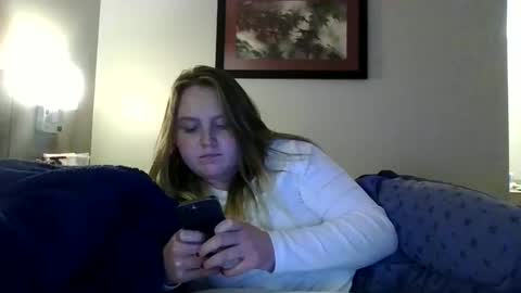 Snapshot of phatassblond chatting on December 8, 8:36 pm PhatAssBlond online show from December 8, 8:36 pm