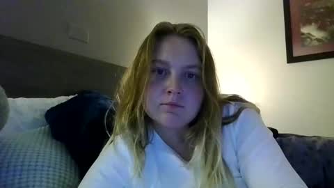 Snapshot of phatassblond chatting on December 9, 2:13 am PhatAssBlond online show from December 9, 2:13 am