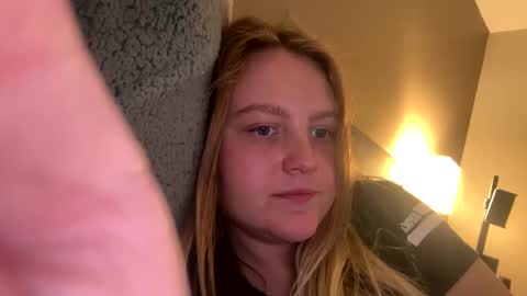 Snapshot of phatassblond chatting on December 9, 10:41 pm PhatAssBlond online show from December 9, 10:41 pm