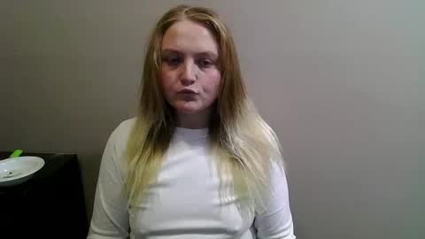 Snapshot of phatassblond chatting on December 14, 11:45 pm PhatAssBlond online show from December 14, 11:45 pm