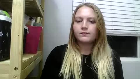 Snapshot of phatassblond chatting on December 22, 2:28 am PhatAssBlond online show from December 22, 2:28 am