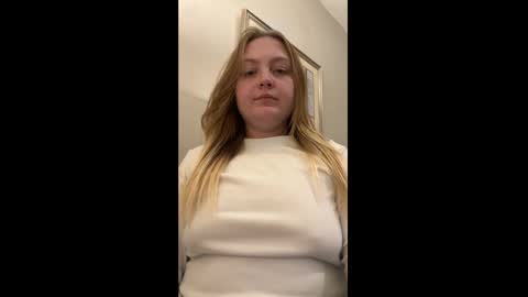 Snapshot of phatassblond chatting on January 9, 12:14 am PhatAssBlond online show from January 9, 12:14 am