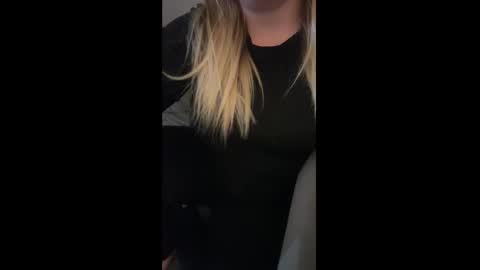 Snapshot of phatassblond chatting on January 14, 1:04 am PhatAssBlond online show from January 14, 1:04 am