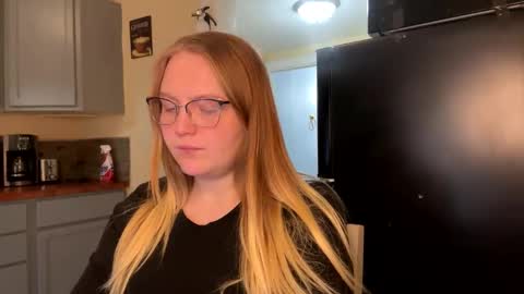 Snapshot of phatassblond chatting on February 5, 5:31 pm PhatAssBlond online show from February 5, 5:31 pm