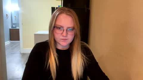 Snapshot of phatassblond chatting on February 5, 11:50 pm PhatAssBlond online show from February 5, 11:50 pm