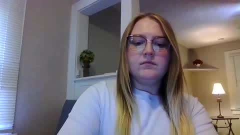 Snapshot of phatassblond chatting on February 6, 8:02 pm PhatAssBlond online show from February 6, 8:02 pm