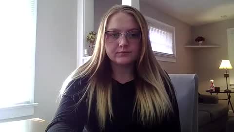 Snapshot of phatassblond chatting on February 10, 4:58 pm PhatAssBlond online show from February 10, 4:58 pm