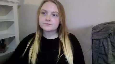 Snapshot of phatassblond chatting on February 11, 4:11 am PhatAssBlond online show from February 11, 4:11 am