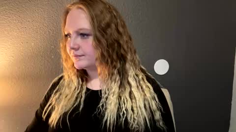 Snapshot of phatassblond chatting on February 21, 9:00 pm PhatAssBlond online show from February 21, 9:00 pm