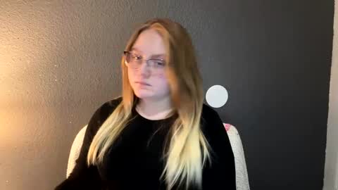 Snapshot of phatassblond chatting on February 24, 8:58 pm PhatAssBlond online show from February 24, 8:58 pm