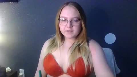 Snapshot of phatassblond chatting on March 4, 8:16 pm PhatAssBlond online show from March 4, 8:16 pm