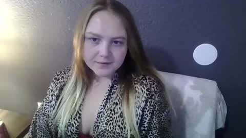 Snapshot of phatassblond chatting on March 7, 4:00 pm PhatAssBlond online show from March 7, 4:00 pm