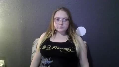 Snapshot of phatassblond chatting on March 8, 12:33 am PhatAssBlond online show from March 8, 12:33 am