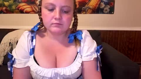 Snapshot of phatassblond chatting on September 29, 11:31 pm PhatAssBlond online show from September 29, 11:31 pm