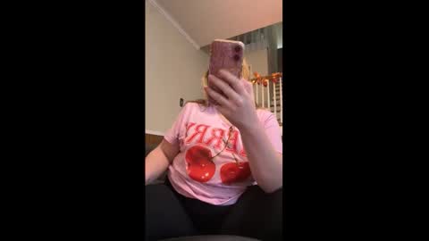 Snapshot of phatassblond chatting on October 20, 10:10 pm PhatAssBlond online show from October 20, 10:10 pm