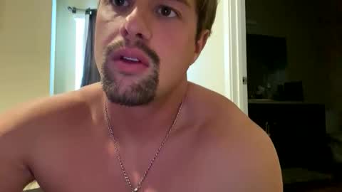 Snapshot of phatasswhiteboyyyy chatting on April 8, 9:04 pm phatasswhiteboyyyy online show from April 8, 9:04 pm