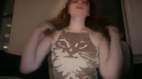 Snapshot of pheobetiger chatting on May 25, 4:51 am Pheobe Tiger online show from May 25, 4:51 am