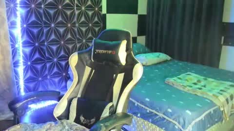 Snapshot of philhotbody chatting on January 14, 11:42 am AJ online show from January 14, 11:42 am