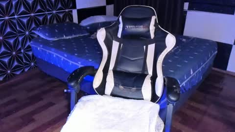 Snapshot of philhotbody chatting on February 27, 10:48 am AJ online show from February 27, 10:48 am