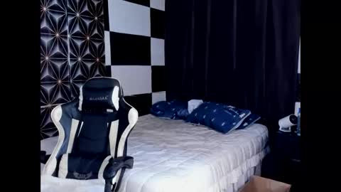 Snapshot of philhotbody chatting on September 10, 2:55 am AJ online show from September 10, 2:55 am