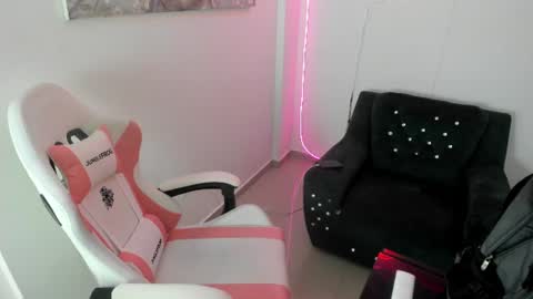 Snapshot of philip_cuellar chatting on August 2, 1:09 pm philip_cuellar online show from August 2, 1:09 pm