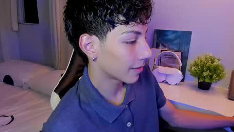 Phil.   INDEPENDENT MODEL online show from October 14, 5:41 am