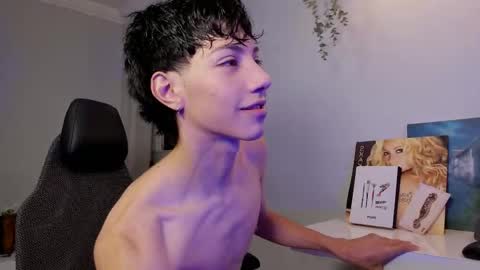 Phil.   INDEPENDENT MODEL online show from April 23, 5:19 am