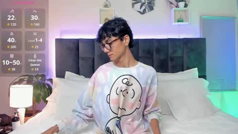 Snapshot of phillicious_ chatting on October 4, 9:46 pm Phillip online show from October 4, 9:46 pm