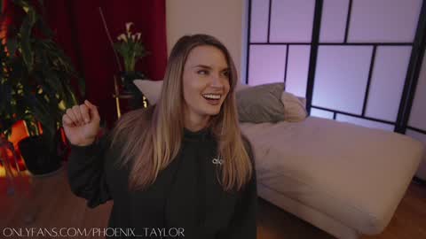Snapshot of phoenix_taylor chatting on January 31, 2:15 am PHOENIX TAYLOR online show from January 31, 2:15 am