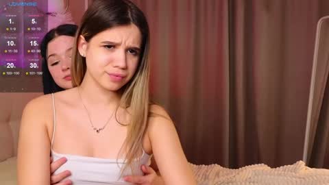 Snapshot of phyllisheart chatting on January 16, 2:30 pm Lora black and Lili blonde welcome you here online show from January 16, 2:30 pm