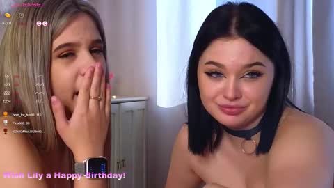 Snapshot of phyllisheart chatting on February 25, 11:41 am Lora black and Lili blonde welcome you here online show from February 25, 11:41 am