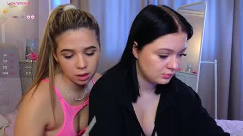 Snapshot of phyllisheart chatting on March 9, 8:18 am Lora black and Lili blonde welcome you here online show from March 9, 8:18 am