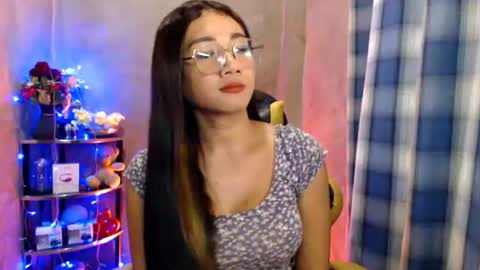 Snapshot of pia_worthsback chatting on June 9, 2:34 am Pia online show from June 9, 2:34 am