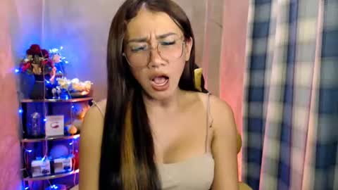 Snapshot of pia_worthsback chatting on June 20, 11:57 am Pia online show from June 20, 11:57 am