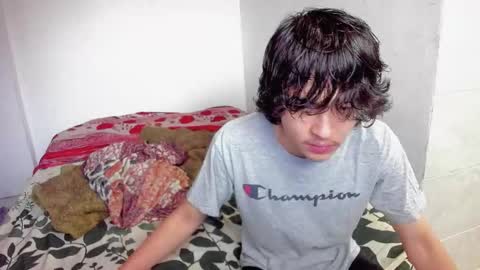 picaszomilos350 online show from December 3, 11:19 am