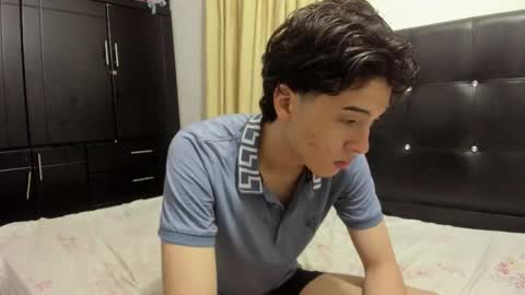 picaszomilos350 online show from January 14, 5:57 am