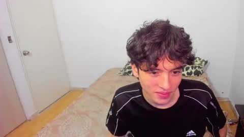 picaszomilos350 online show from March 12, 5:46 am